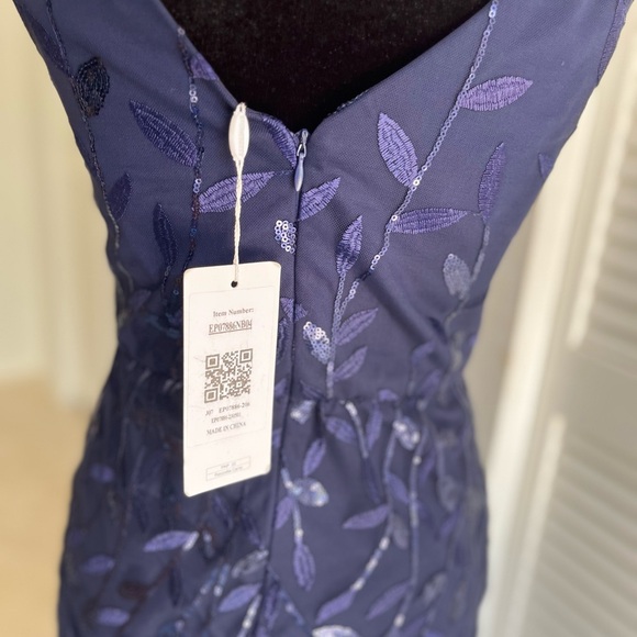 Elegant Navy Blue Evening Gown - Picture 8 of 8